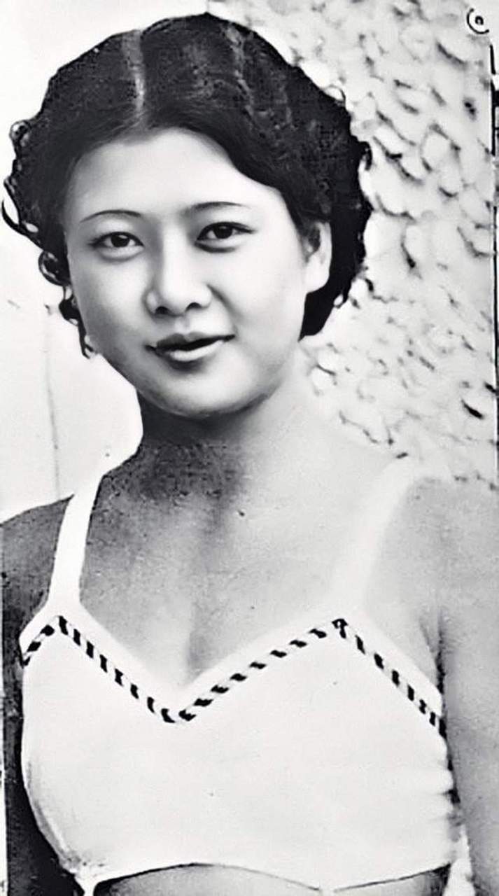 1938年的一个深夜,范绍增闯进杨秀琼和丈夫陶伯龄的屋里.