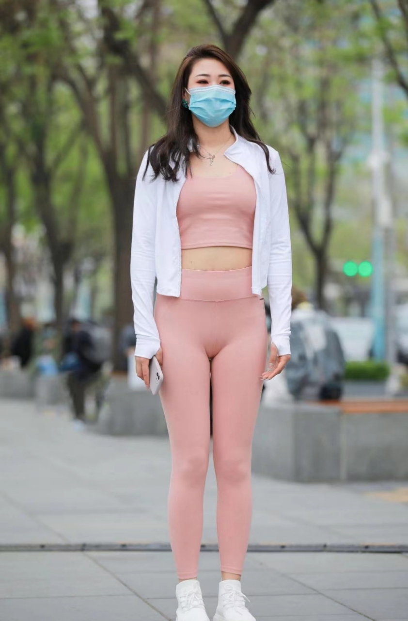 路人街拍紧身裤!