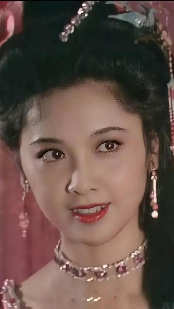 中国著名演员朱琳