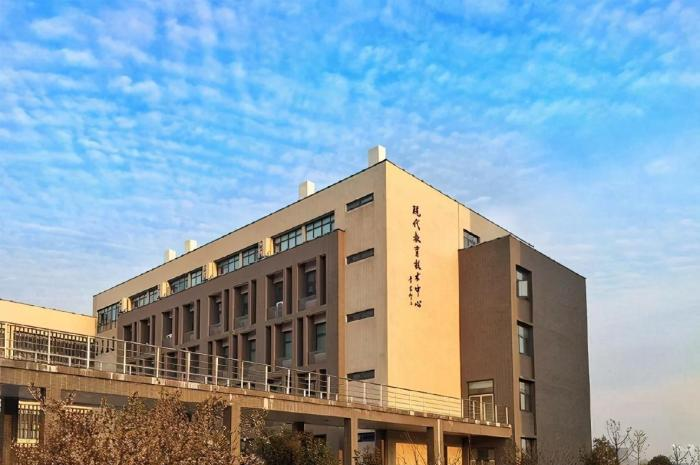 南京森林警察学院,虽然本地排名进不了前20,但考上就有铁饭碗