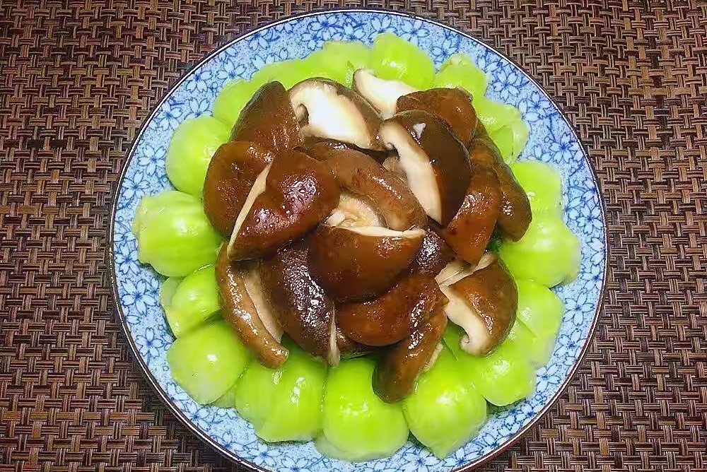 青菜香菇这样炒,色香味俱佳,味道清淡爽口又营养