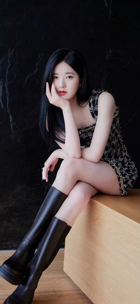 赵露思的小美腿