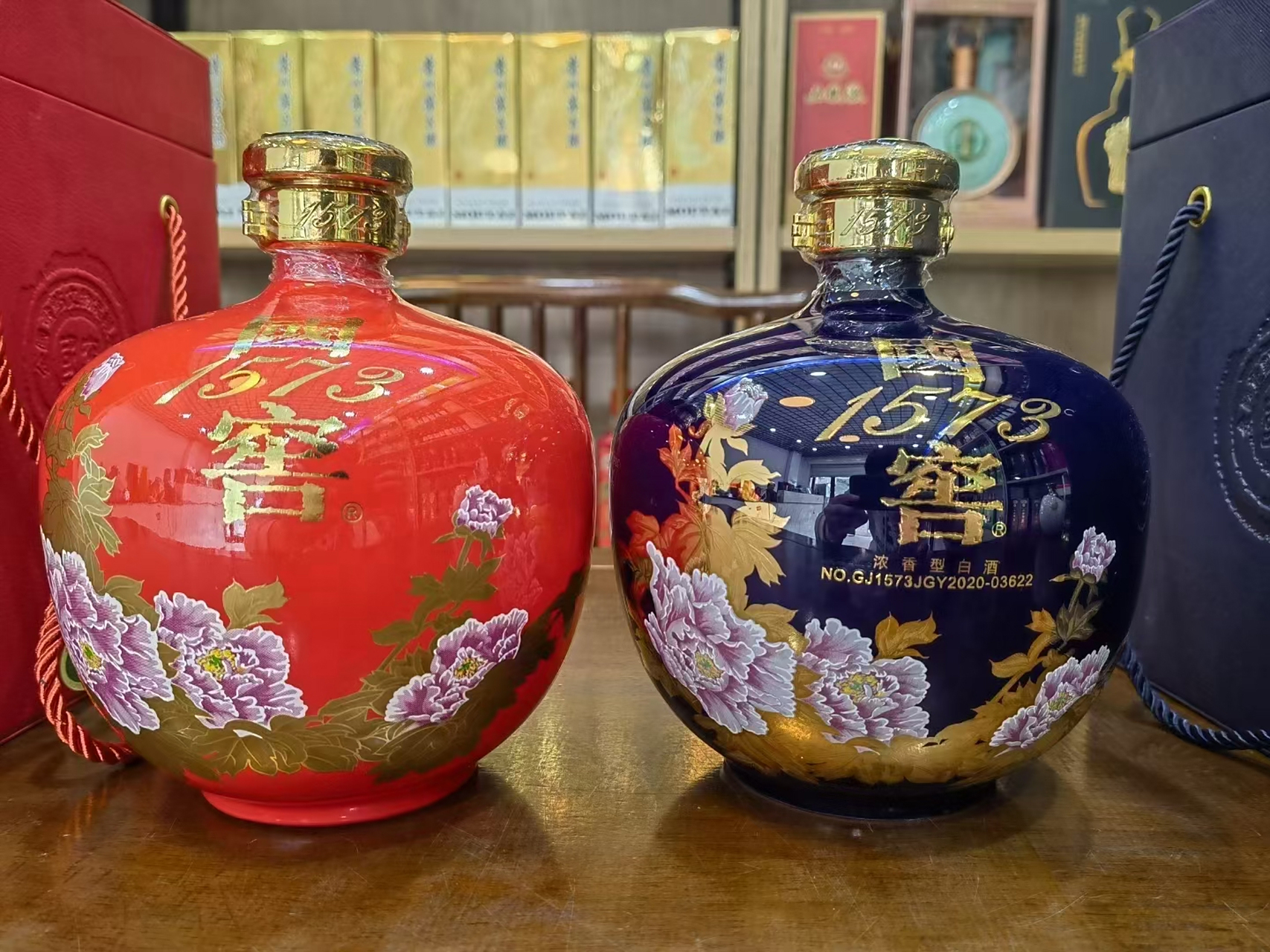 国窖1573红国韵,53度,1l ​国窖1573蓝国韵 ,55度,1l ​生命中那