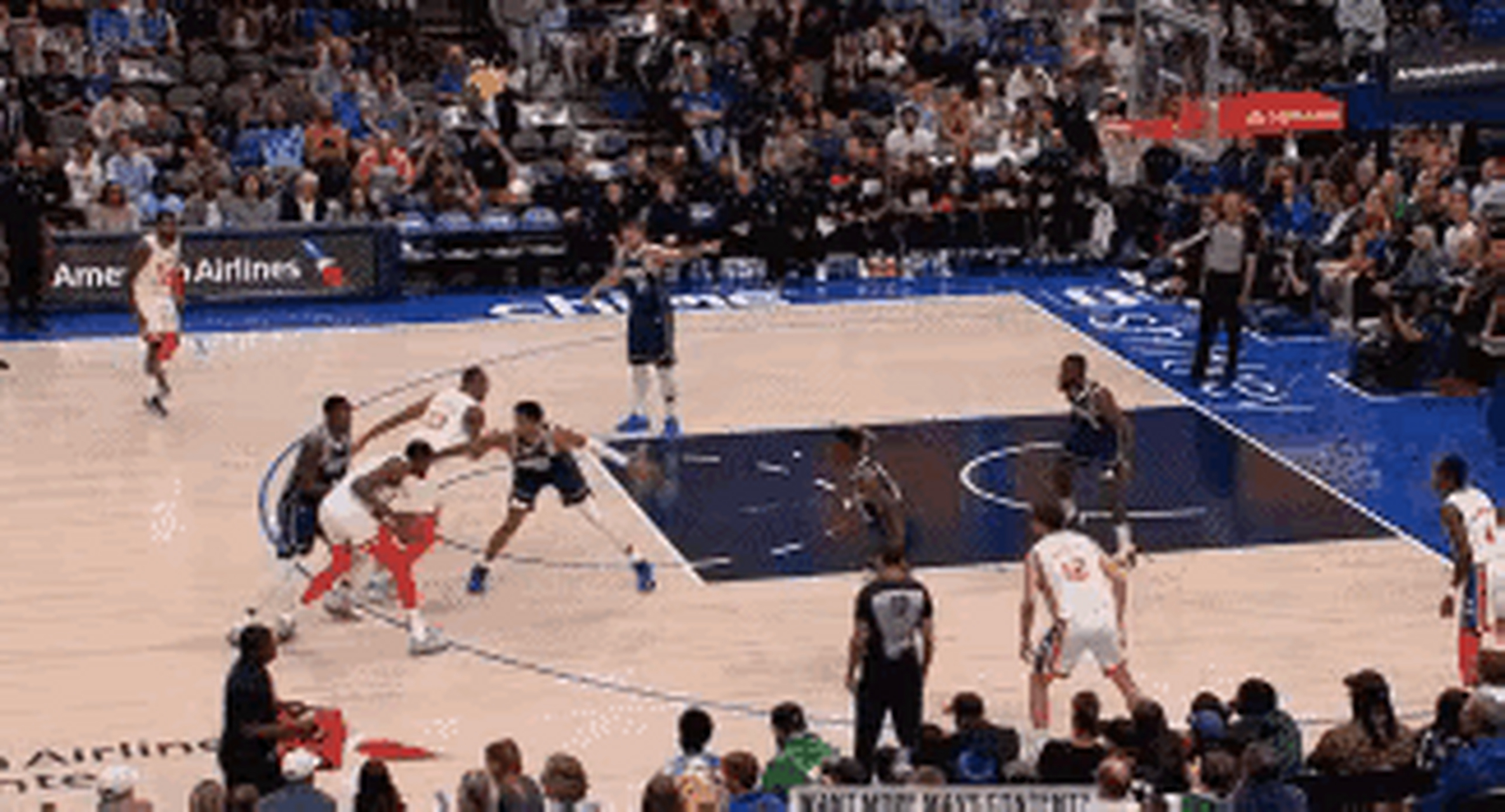 第一球库里这个拜佛的假动作 谁能分别出来他是假投真传啊 技术太高超