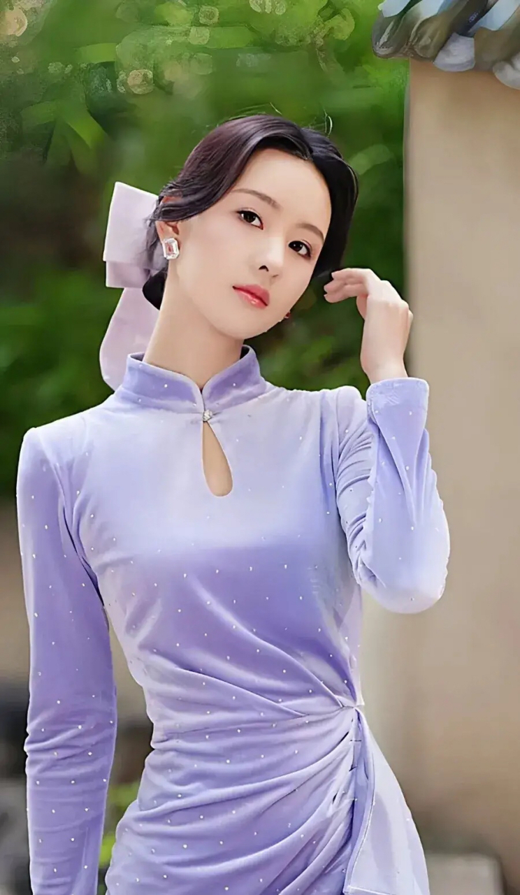 骨感美女陈都灵,1993年出生于福建厦门,内地女演员,身高168公分,体重