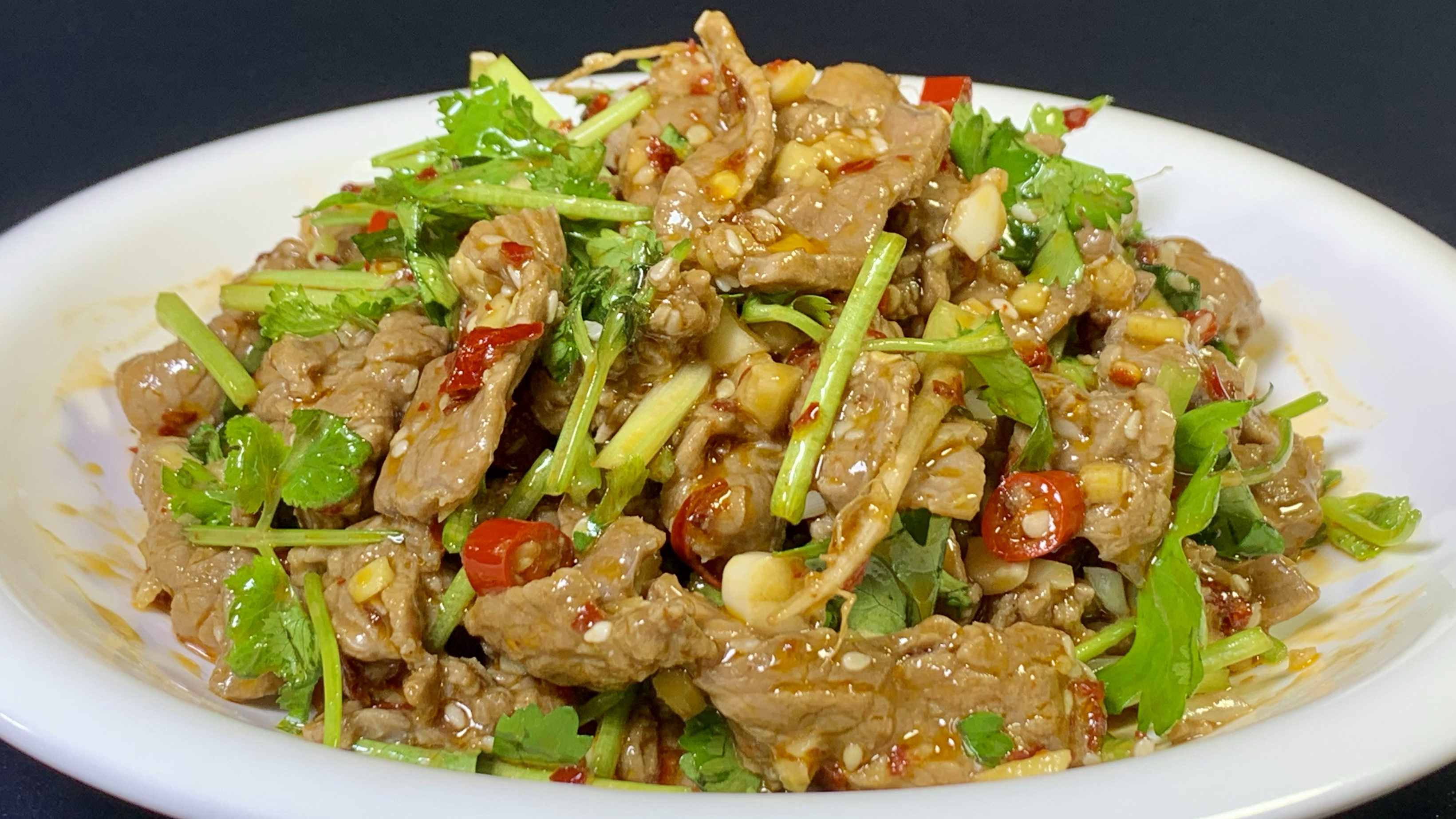 牛肉想要好吃，切法和腌制很重要，学会这招，牛肉鲜嫩多汁真解馋