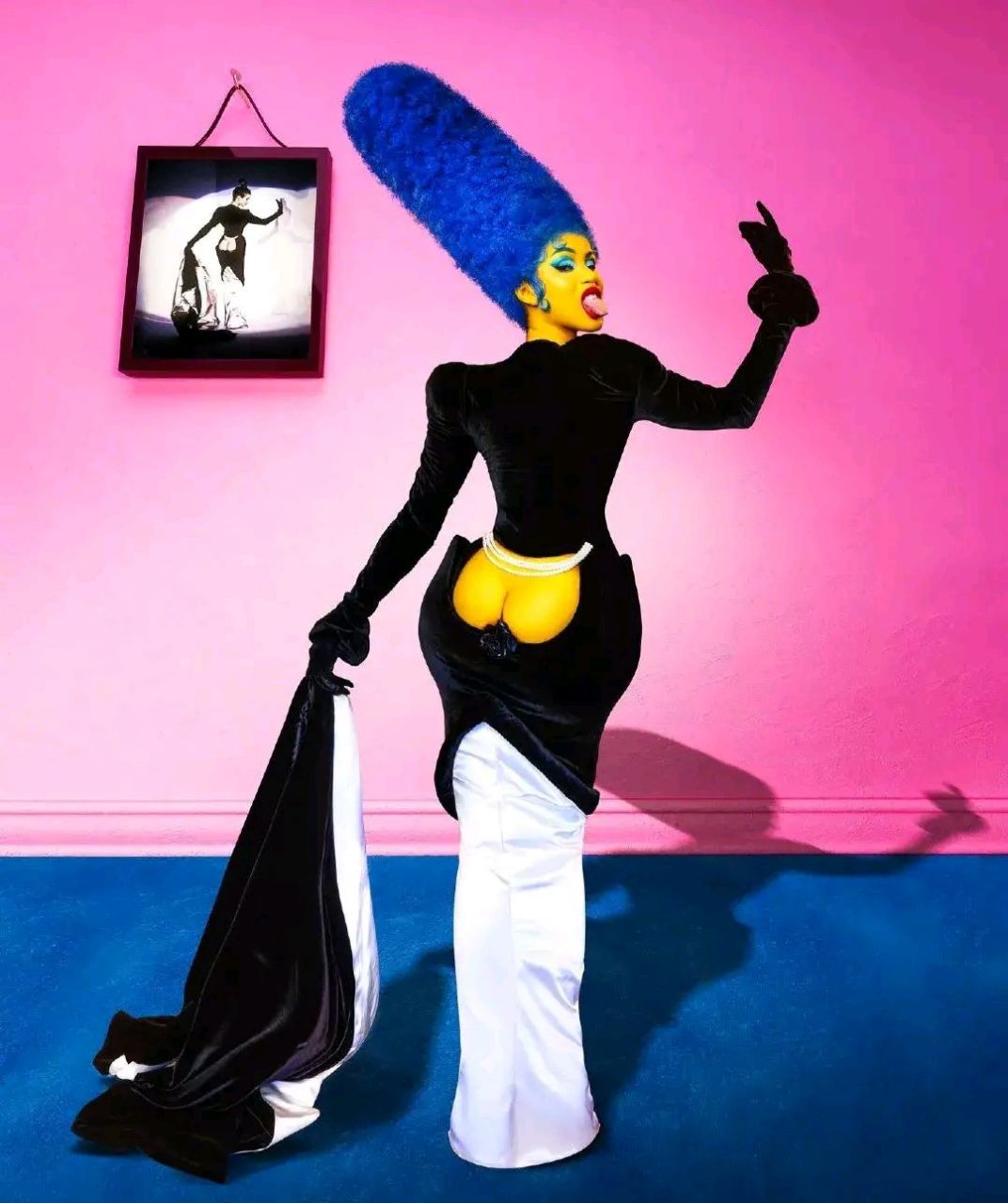 cardi b化身《辛普森一家》的玛姬,还为她的格莱美奖杯擦拭灰尘,比