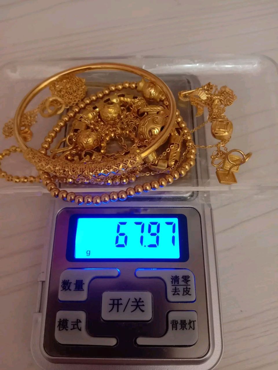 卖黄金工资待遇怎么样(卖黄金首饰的工作怎么样)