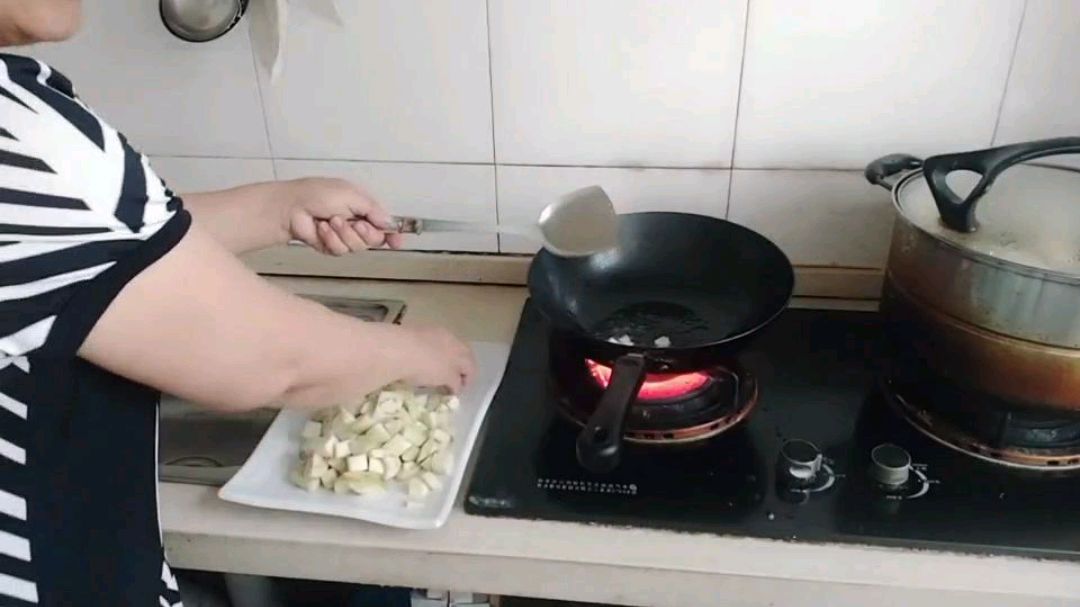 很好吃也好做的炒茄丁