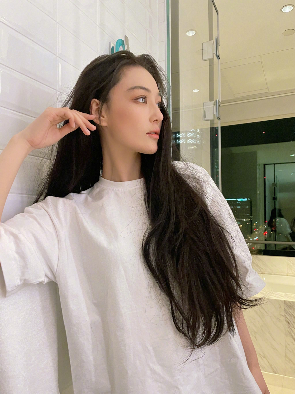 长发张馨予回来了,姐姐依旧漂亮