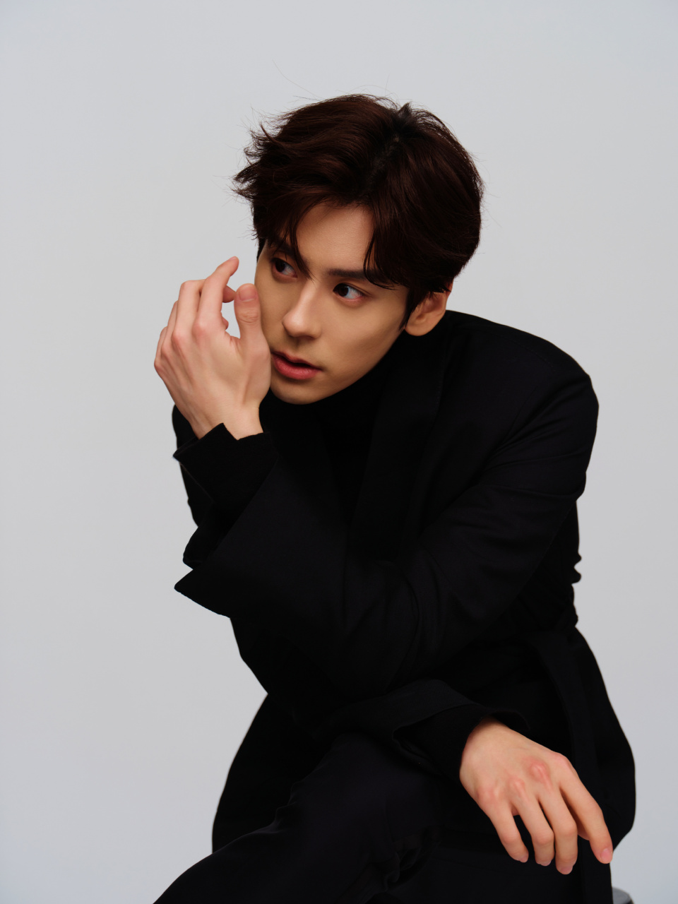 魏哲鸣帅气壁纸写真[给你小心心][绿丝带]