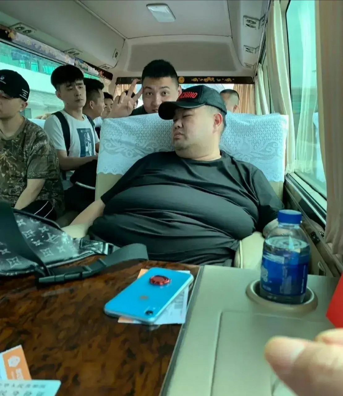 孙越真的该好好管理自己的体重了,要不然总这样下去,身体肯定会出很大