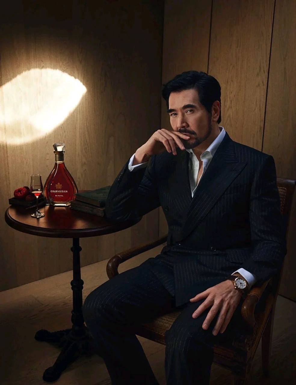 费翔老师,锁住胡子,拍点霸道总裁吧