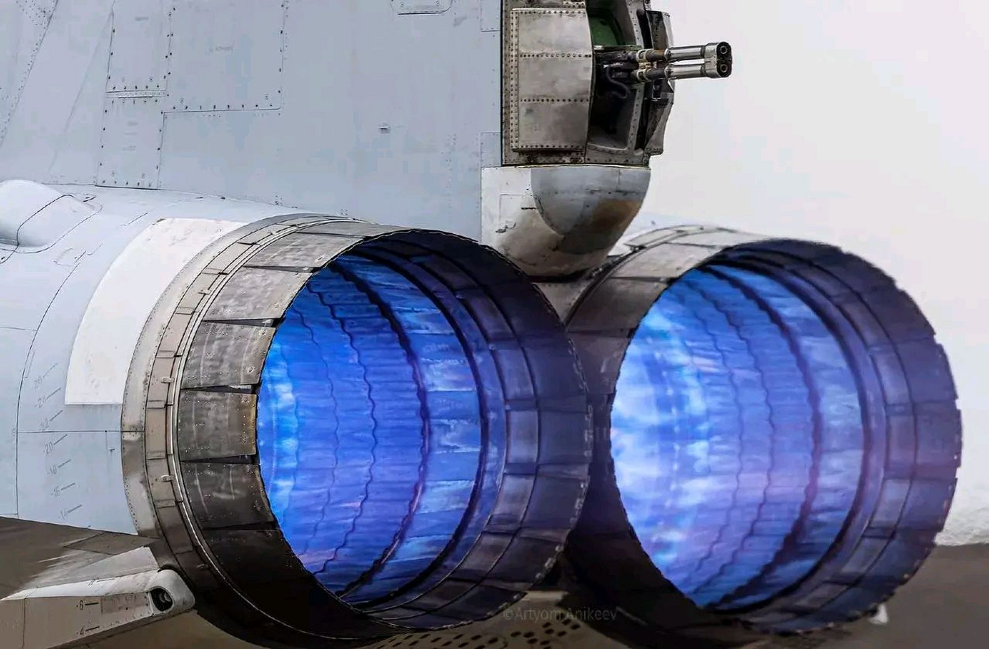 俄罗斯新版的图160m2采用nk-32第2阶段发动机nk-32 02 series,这种