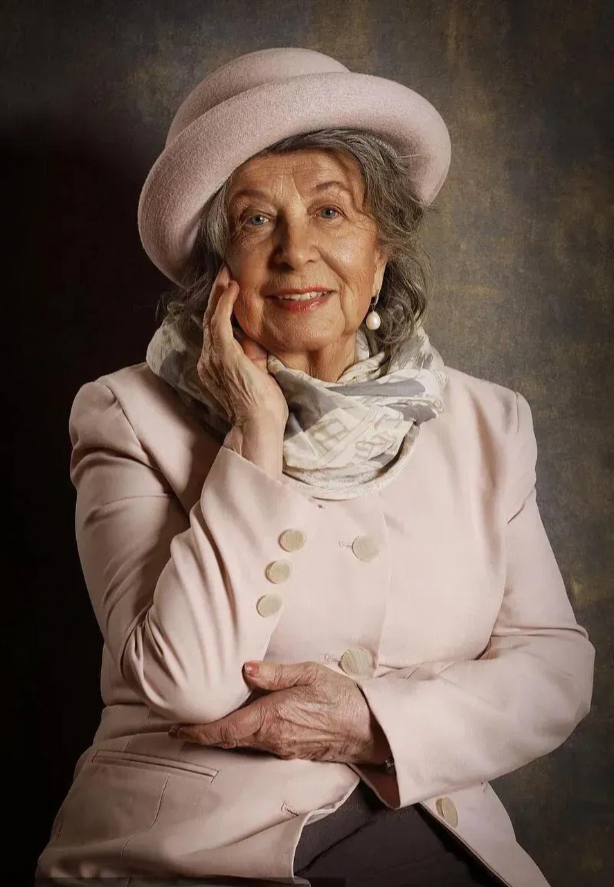 一犹太老妇人到银行存钱,足有170万美元,银行行长亲自接待她,行长温柔