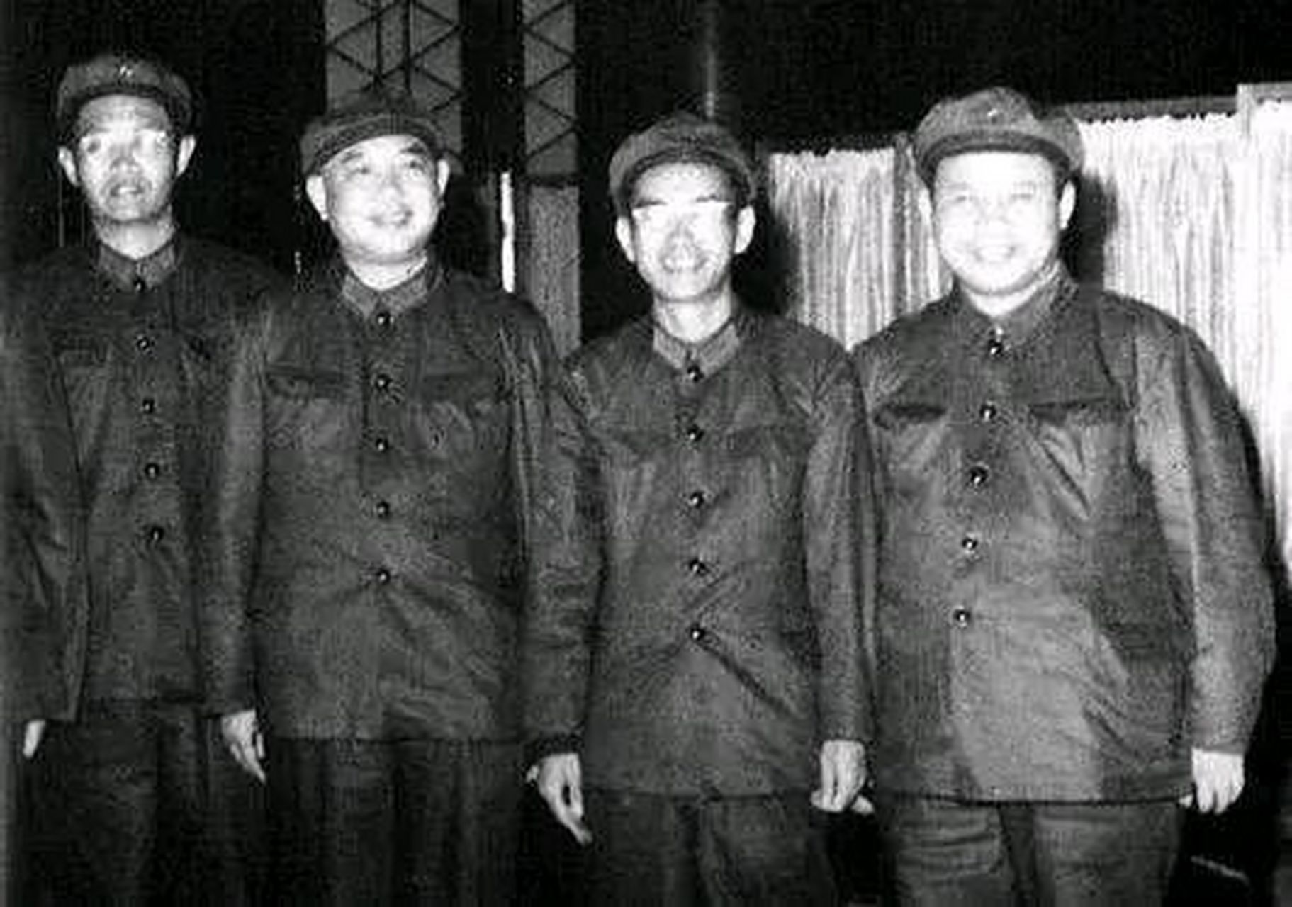 左起:戚本禹,王力,关锋,穆欣,"四秀才"合影  1982年1月,王力被释放.