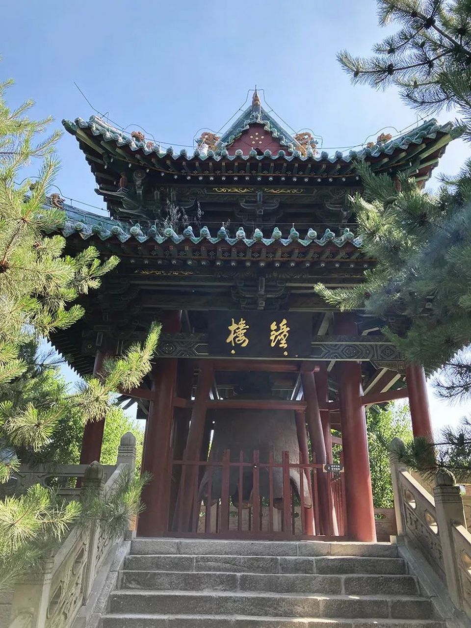 天龙山位于太原市西南36公里的吕梁山脉主峰,海拔约1700米.