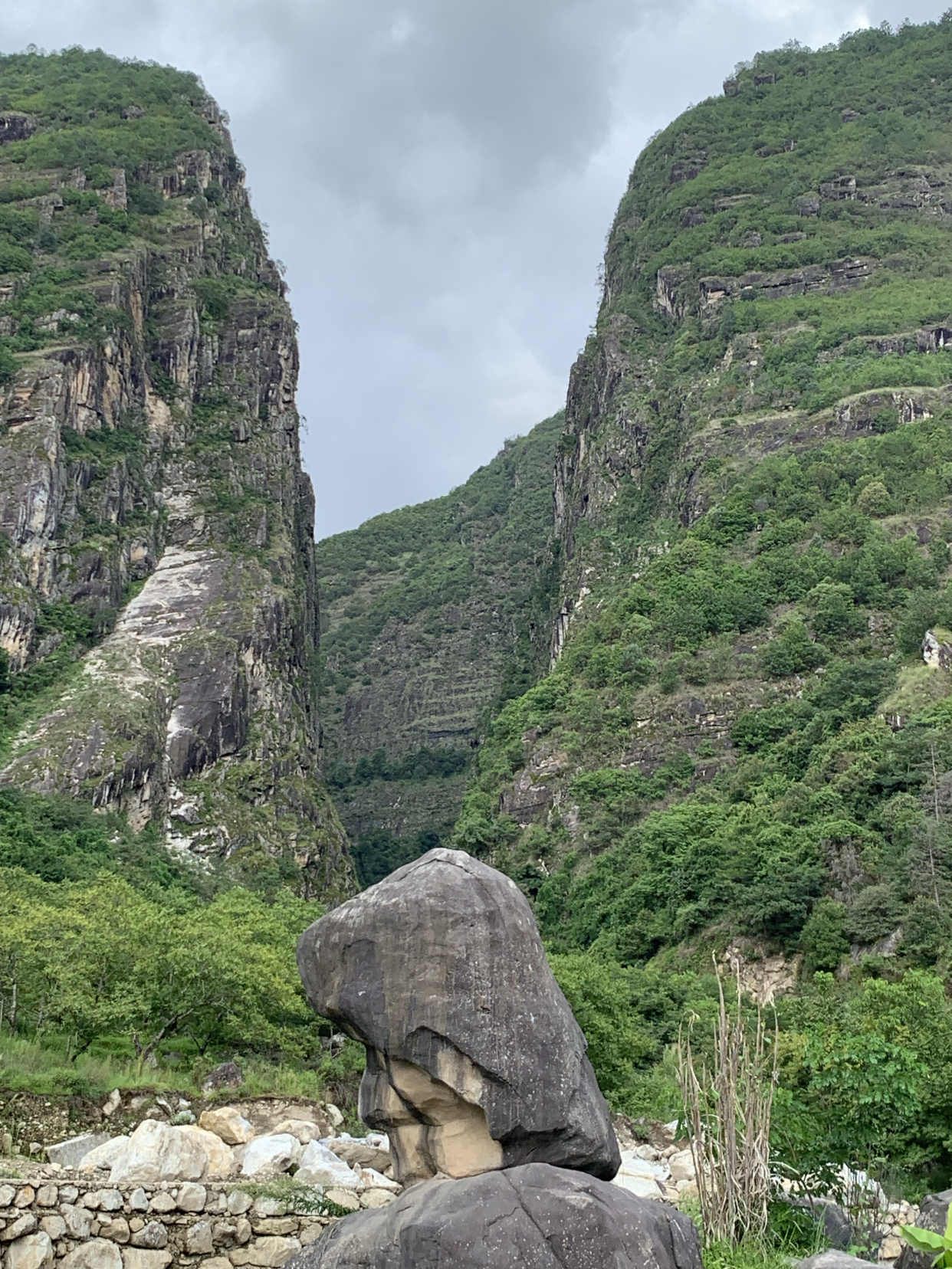 大理潘正伟游漾濞石门关