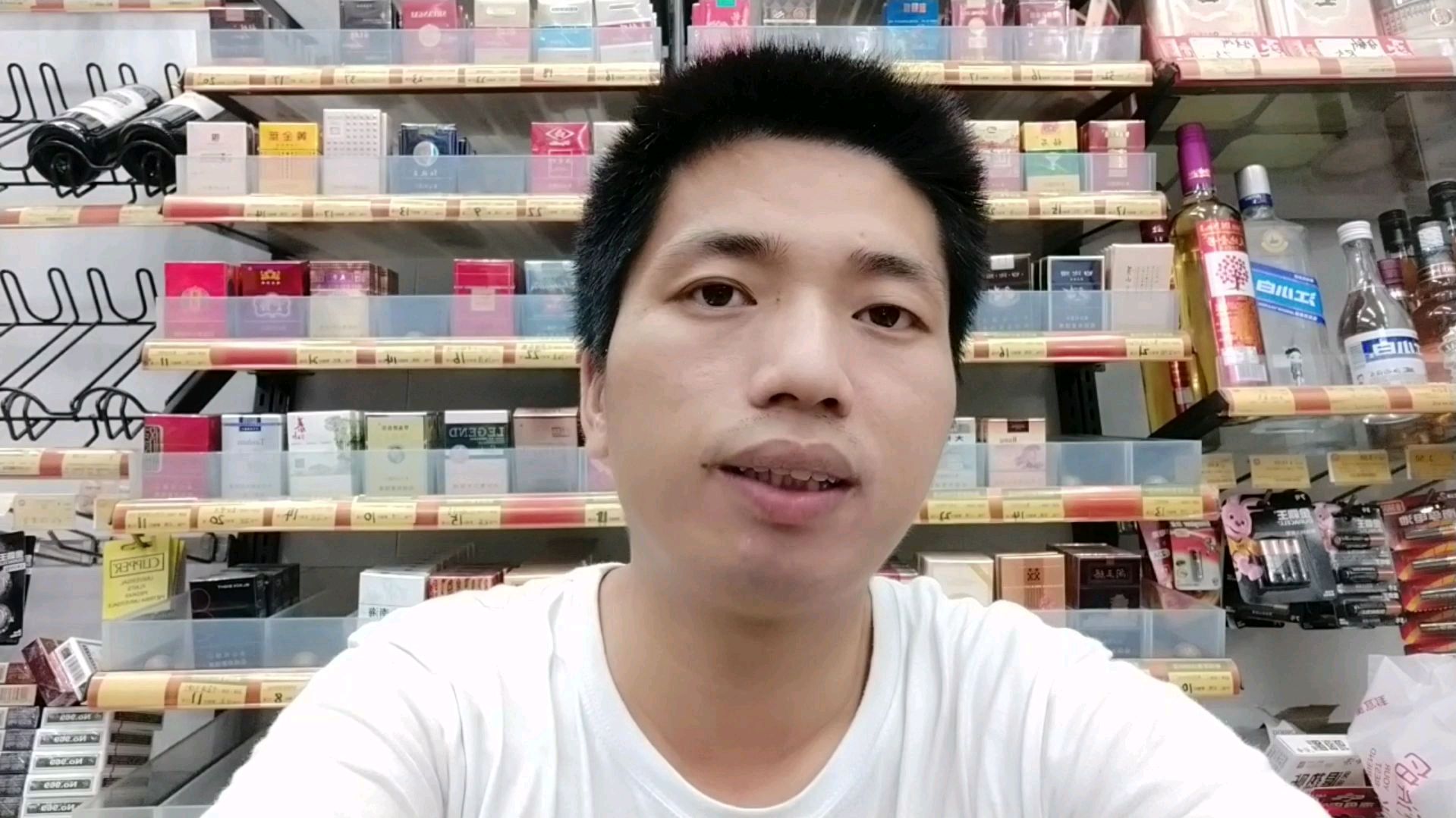 小伙开店多年,吃了不少过期商品,过期商品究竟能不能吃呢?