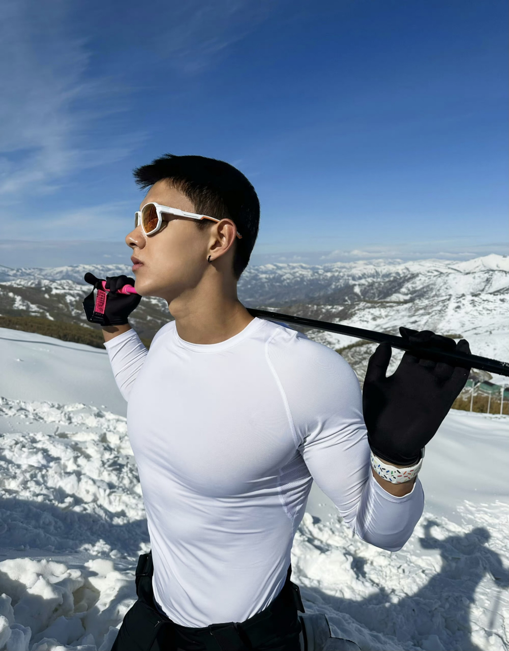 有机会一定要登雪山,感受大自然的鬼斧神工#帅哥# #肌肉型男# #健身