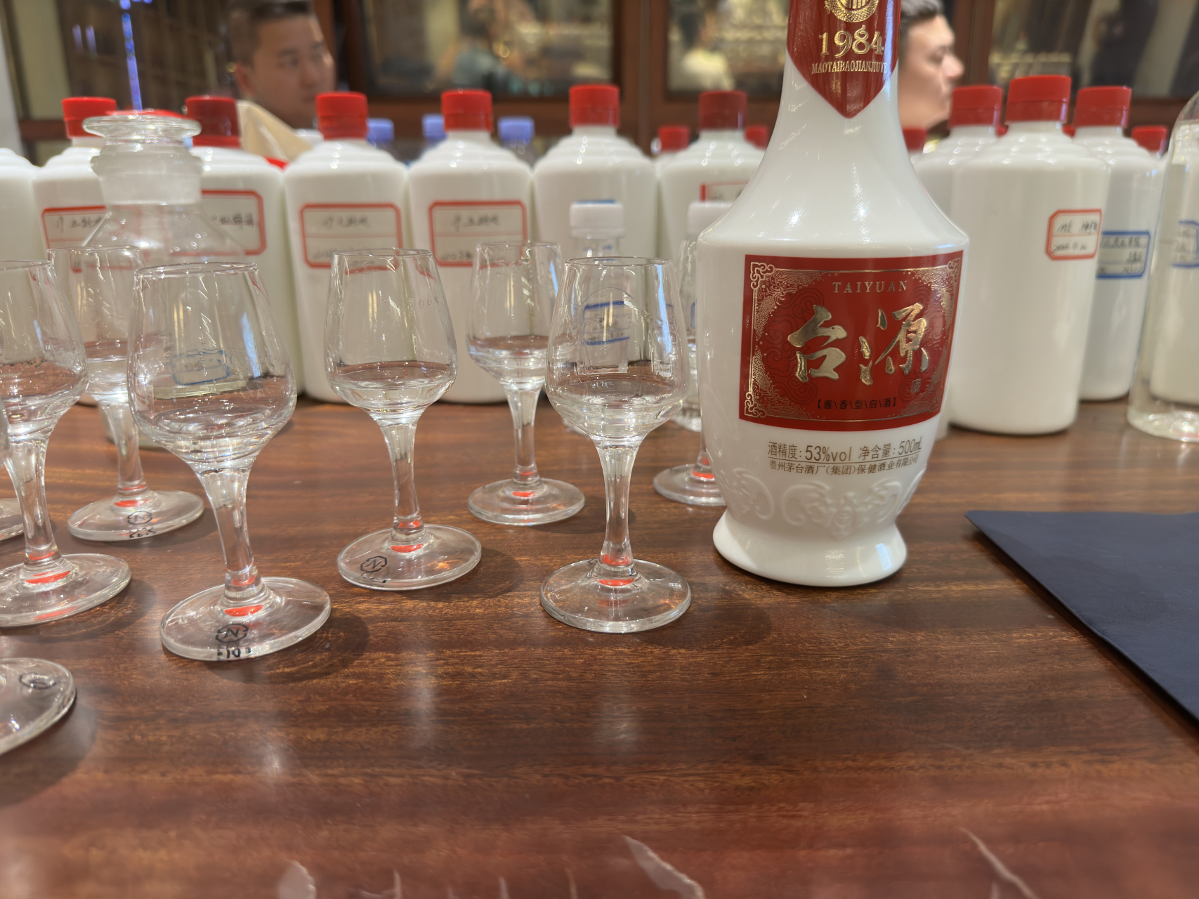 台源酒的茅台集团现在主推的百元大单品,包装也是怀旧风格,走情怀路线