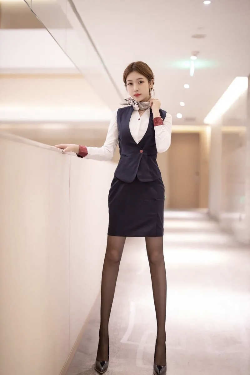 美图欣赏(四)国际航空的空姐,职业制服穿搭,气质动人
