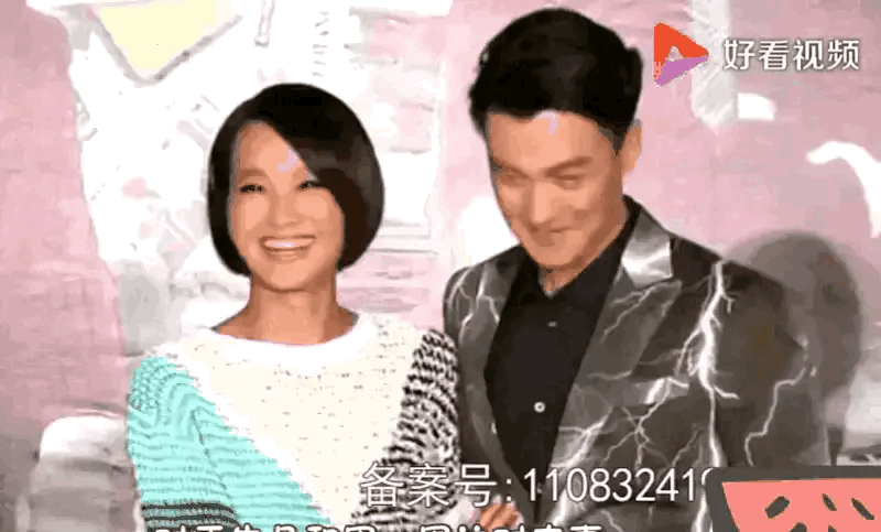 沈腾,当王琦说话时,沈腾一脸不耐烦,恨不得夺话筒,而当马丽说话时