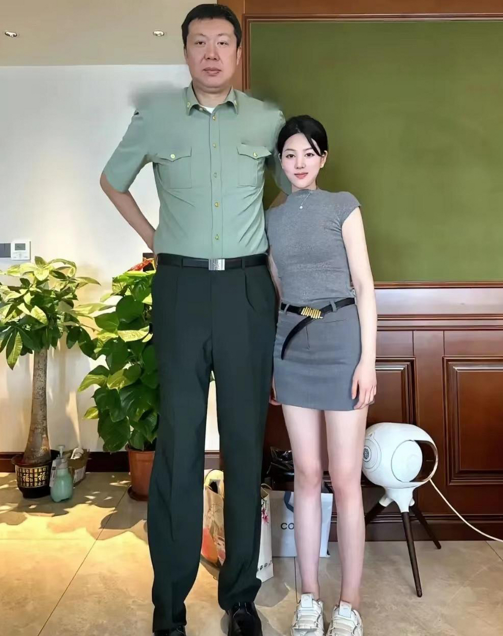 她曾考入北京大学攻读硕士研究生,展现了高学历学霸的风采.