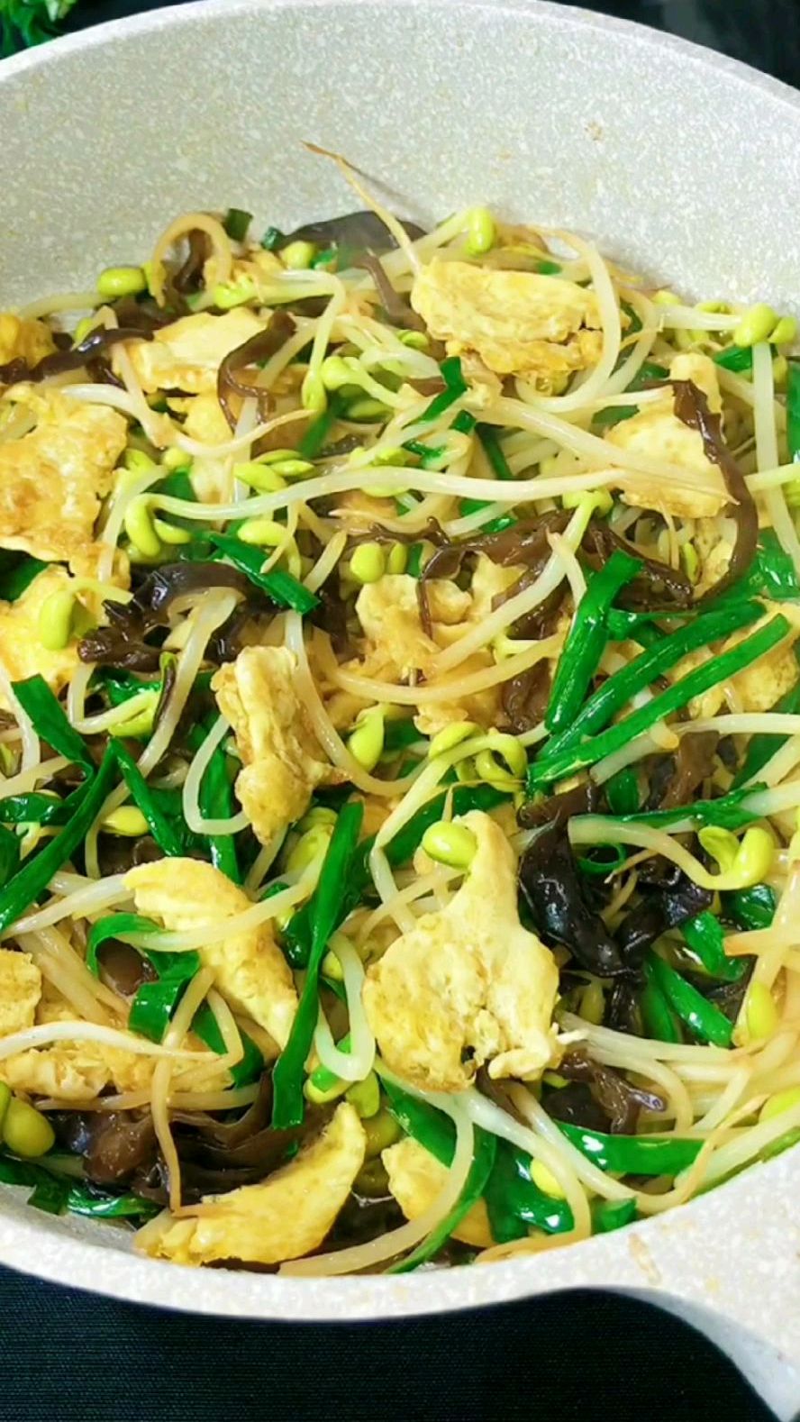 豆芽木耳这样做,成本低好吃又下饭,全家老少都爱吃