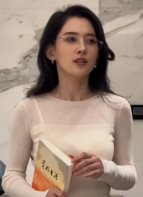 新疆美女森林北凭颜值走红,曾参加过《非诚勿扰》,至今仍单身