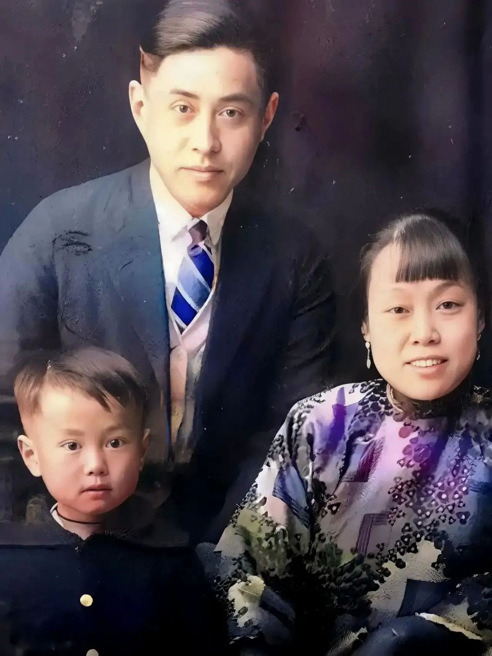 杨武之是一位留美博士,长期担任清华大学,西南联大数学系主任(代主任)