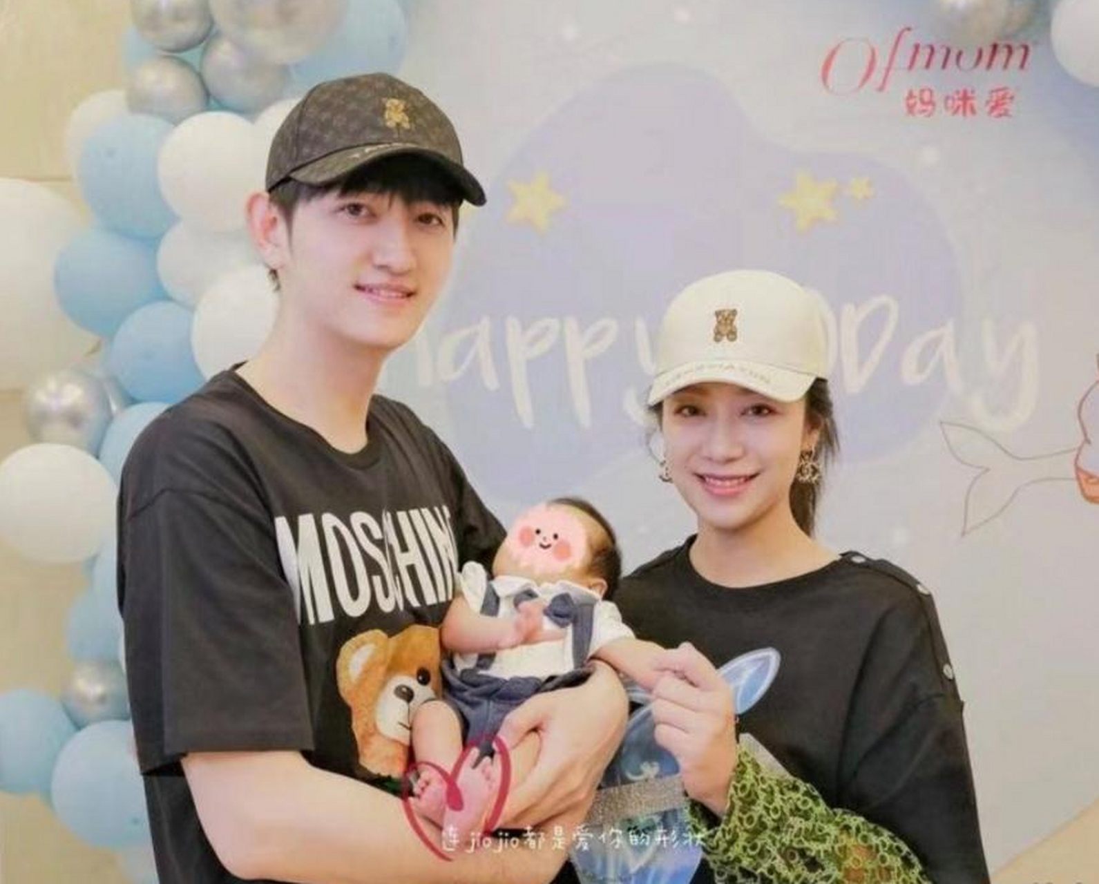 马可的老婆很漂亮,笑起来很有夫妻相,很幸福的高颜值的一家,都看不出