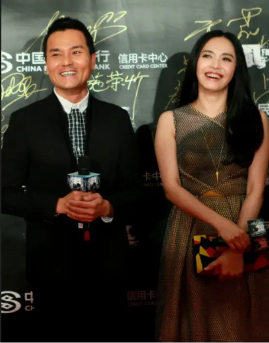一次,林家栋和姚晨拍完激情戏,她偷偷恳求导演:"这段不忍直视,别播了.