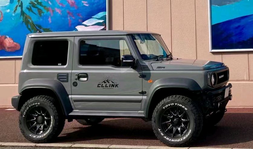 2023款铃木吉姆尼来了,原厂标配越野轮胎,更换字母车标,更霸气