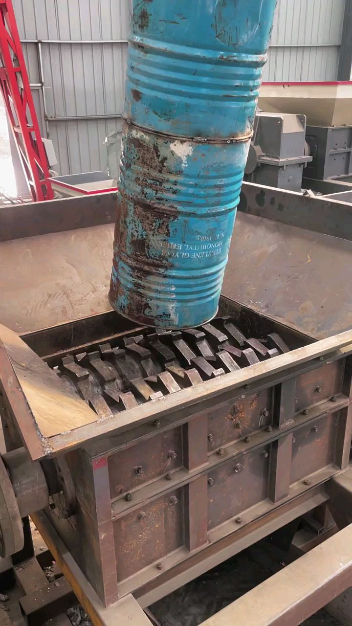 大铁桶破碎机,大油桶撕碎机,油漆桶粉碎机,金属双轴撕碎机