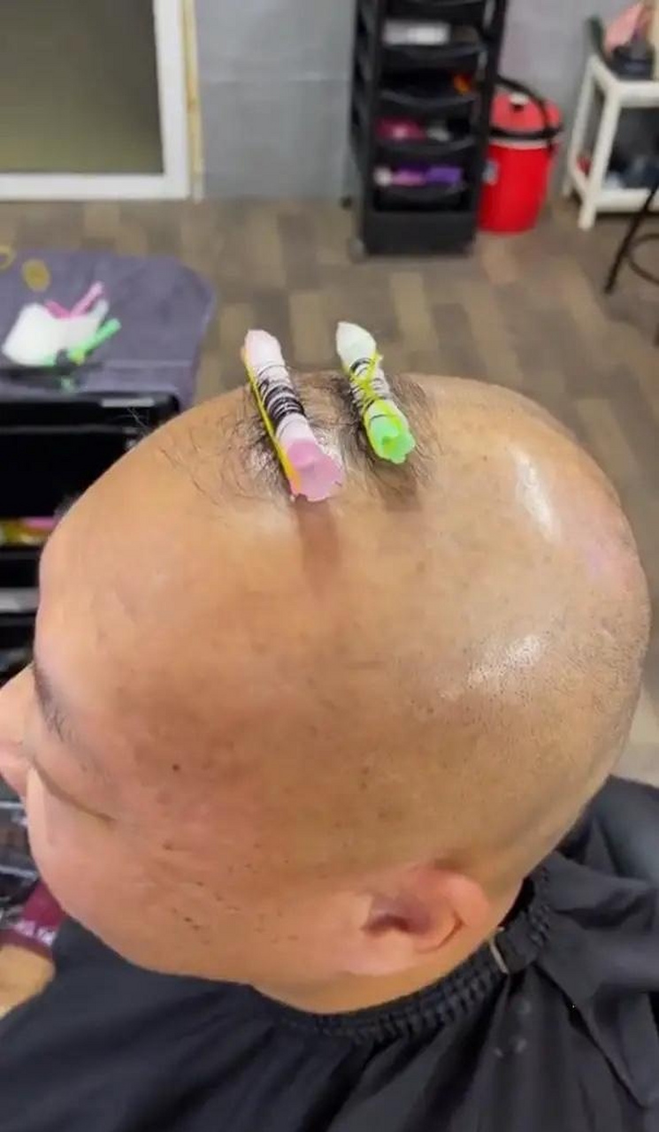 这个烫发的顾客,不打个折真的说不过去了…[二哈]