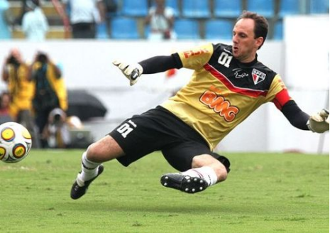 一个被手套耽误的前锋罗热里奥切尼