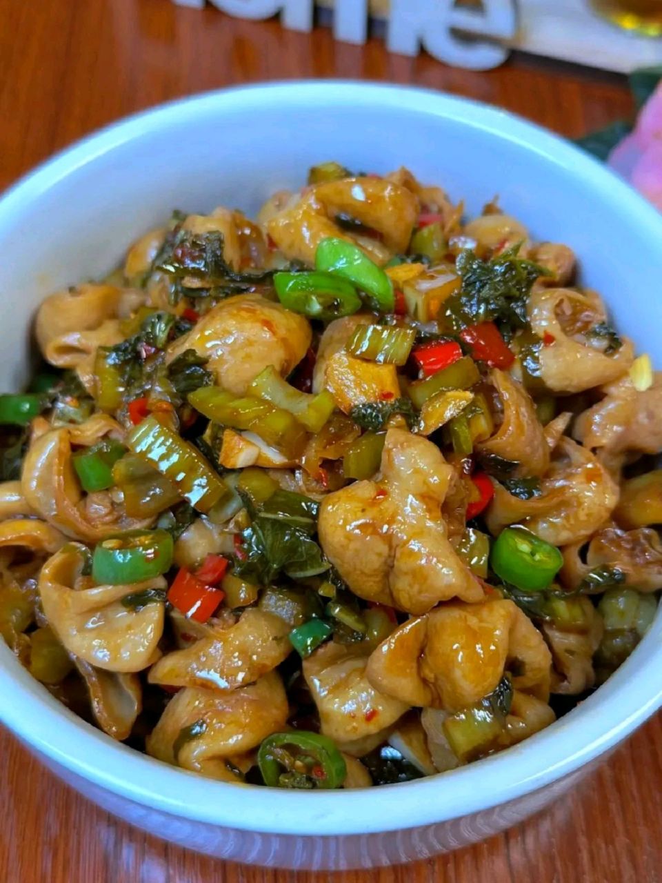 你们要的酸菜炒肥肠教程来了,好吃巨下饭!酸菜炒肥肠,广东人大排挡的