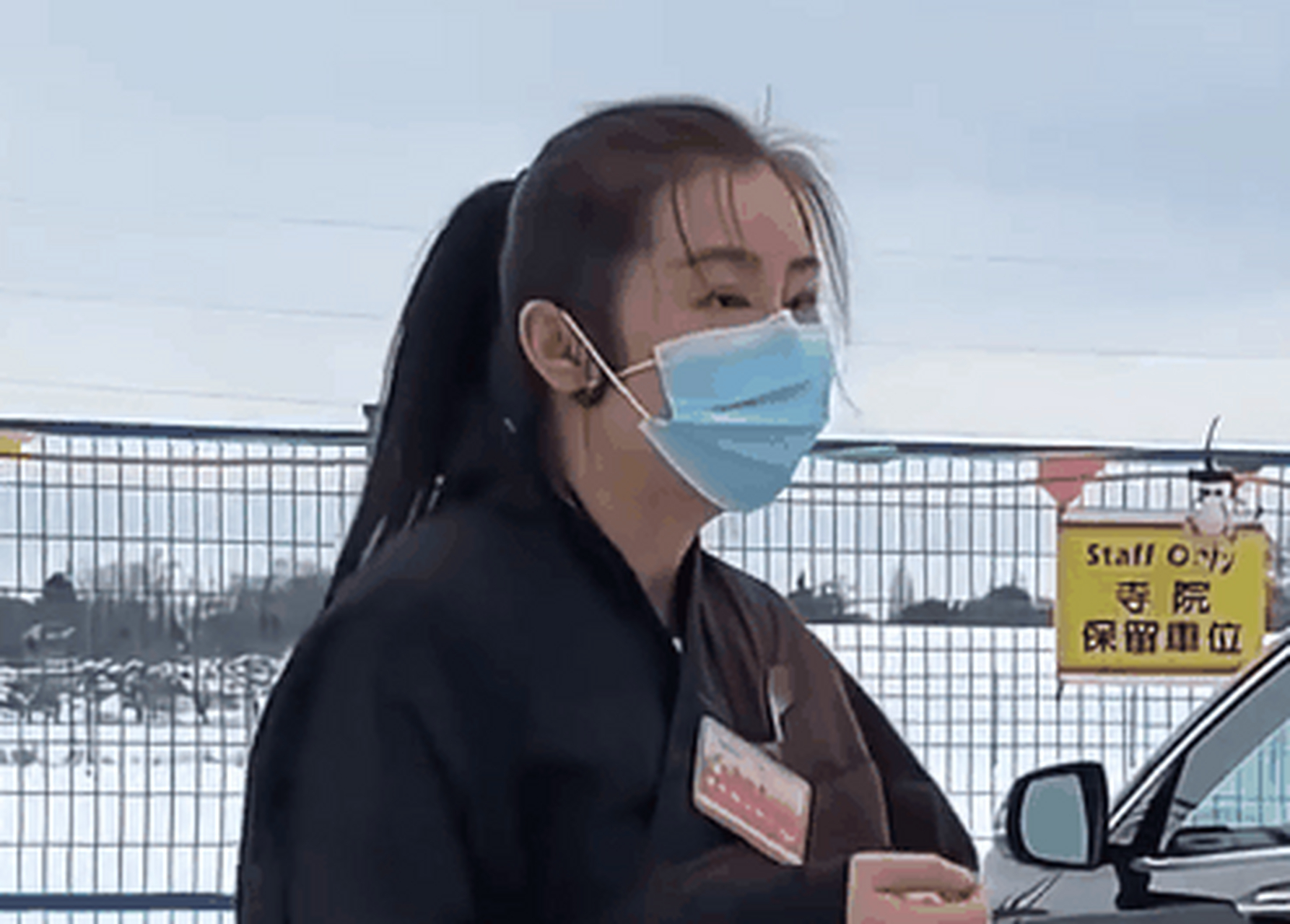 近日,网友在加拿大偶遇王祖贤,他的精神状态不错,眉眼尽显得年轻,看来
