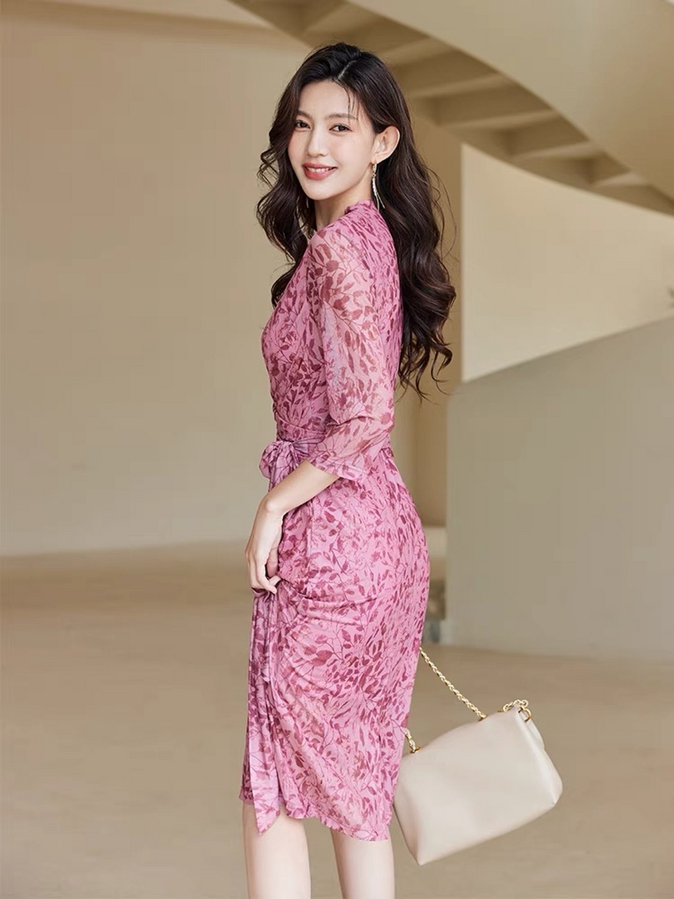 法式裹身网纱弹力包臀粉色碎花连衣裙, 时尚性感,女人味十足哦.