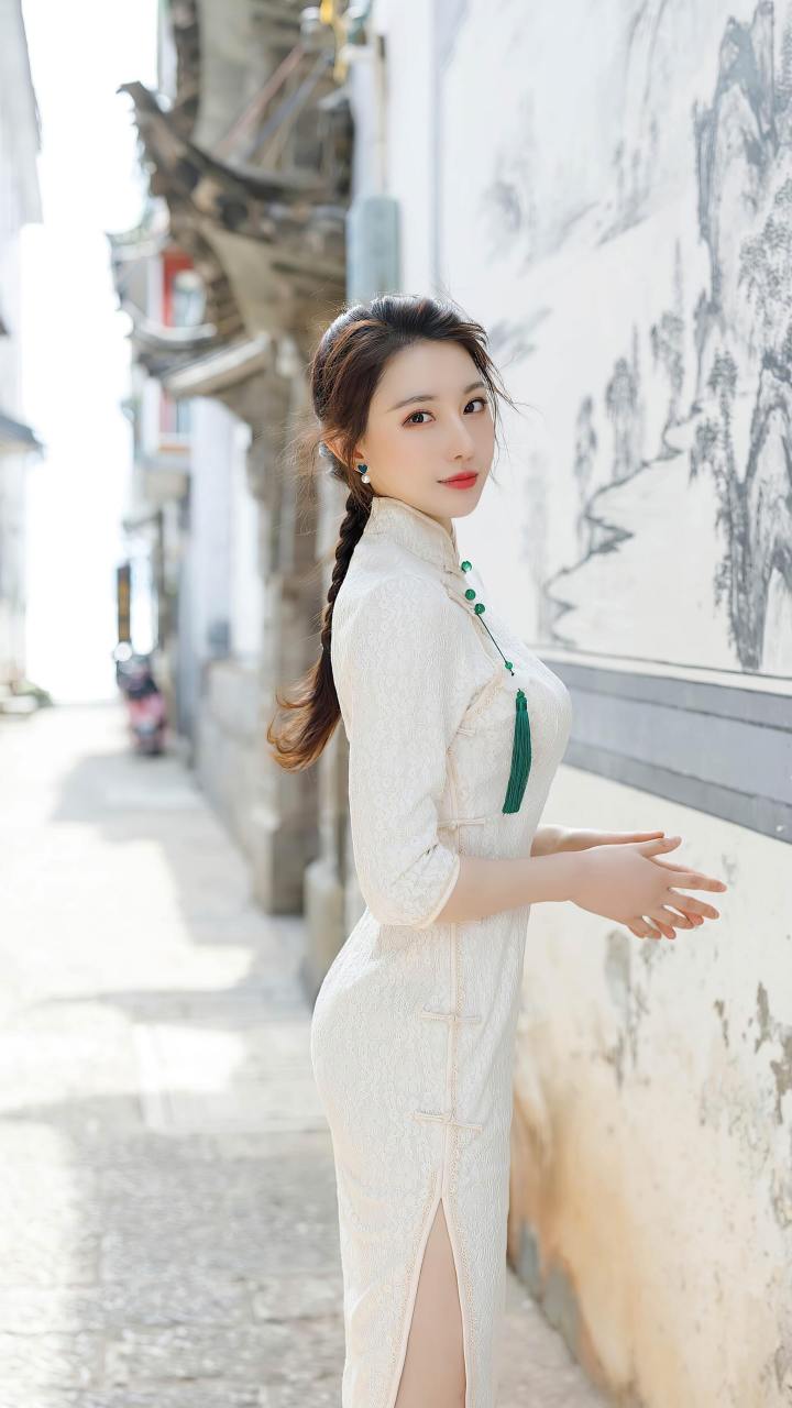 清秀高雅,温婉可人!#气质# #唯美# #旗袍