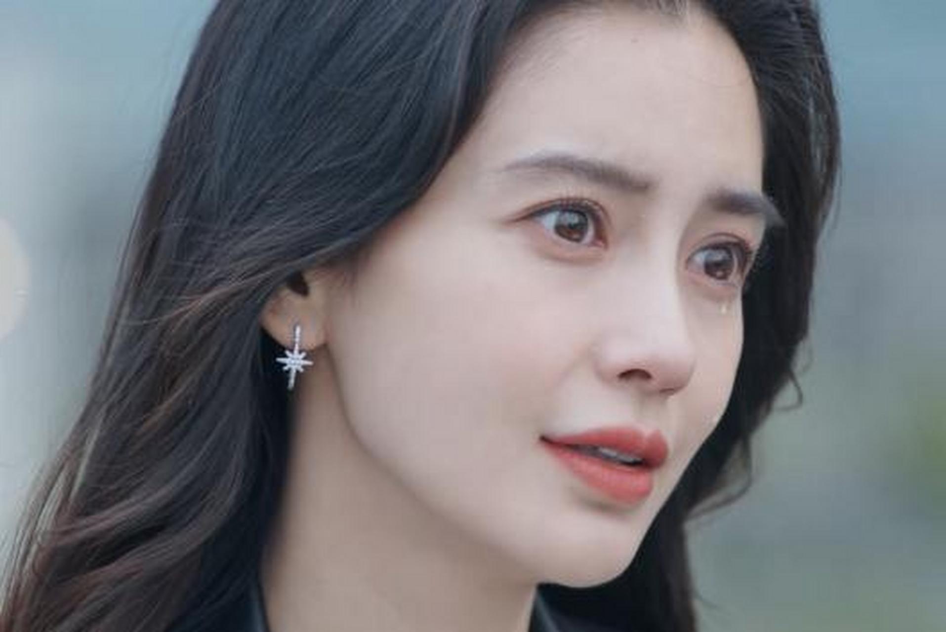 最新电视剧《暮色心约》已经播放了一段时间,而baby(杨颖)的表演又