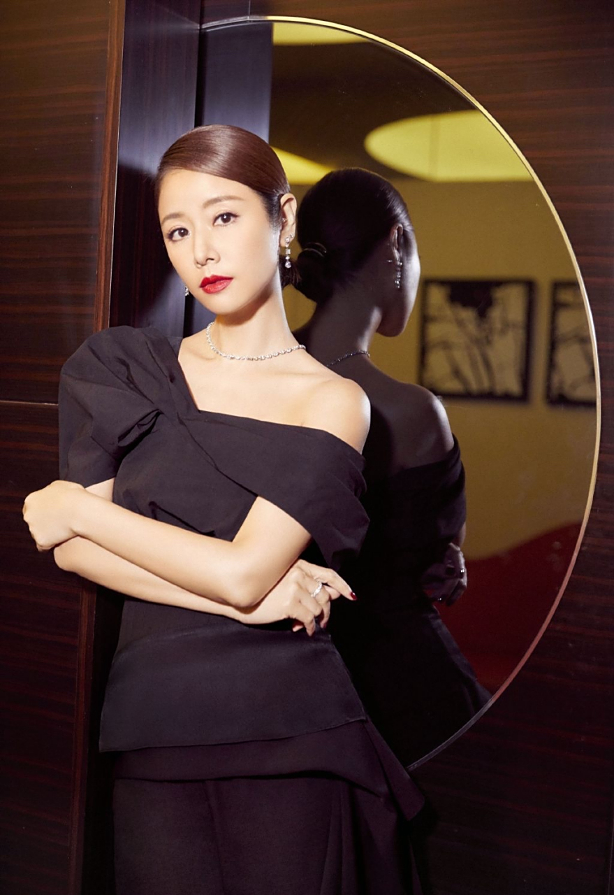 林心如回应周杰伸舌事件:没有拍过吻戏比较紧张.