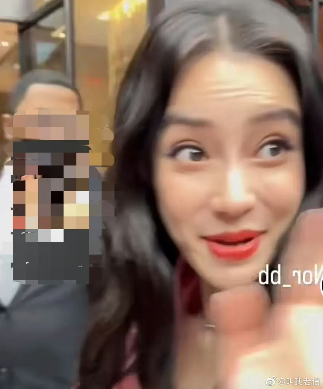 baby 抬头纹好严重啊,明星花大价钱保养脸也经不住岁月的痕迹啊