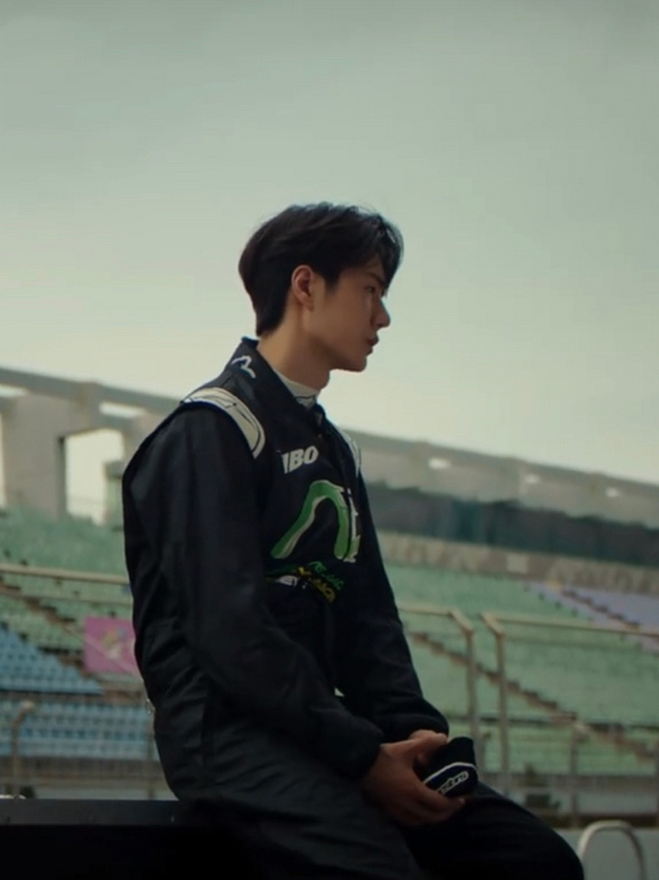 戴着帽子酷,脱了帽子奶,王一博奶膘仍在啊 #王一博