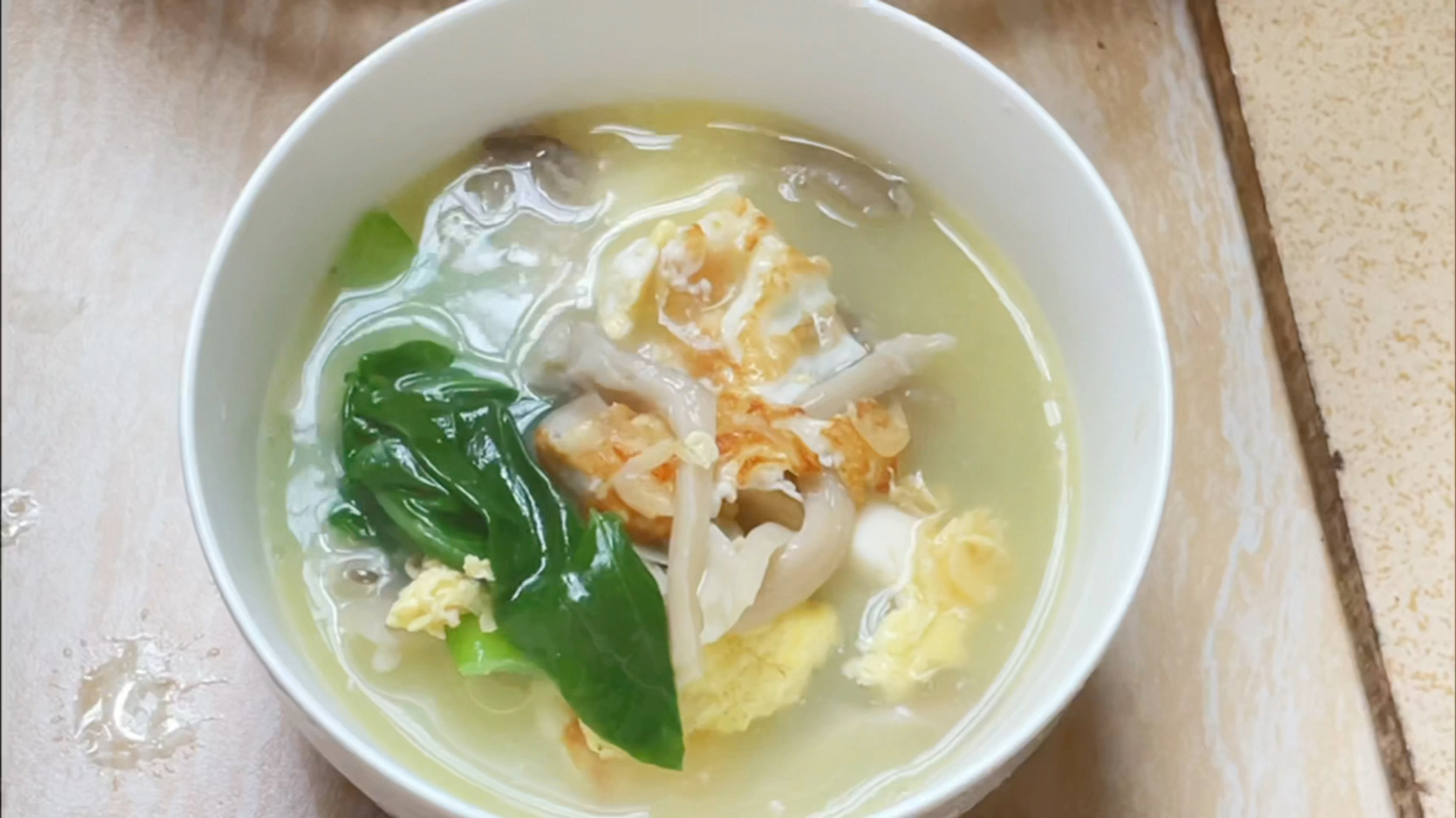平菇豆腐鸡蛋汤