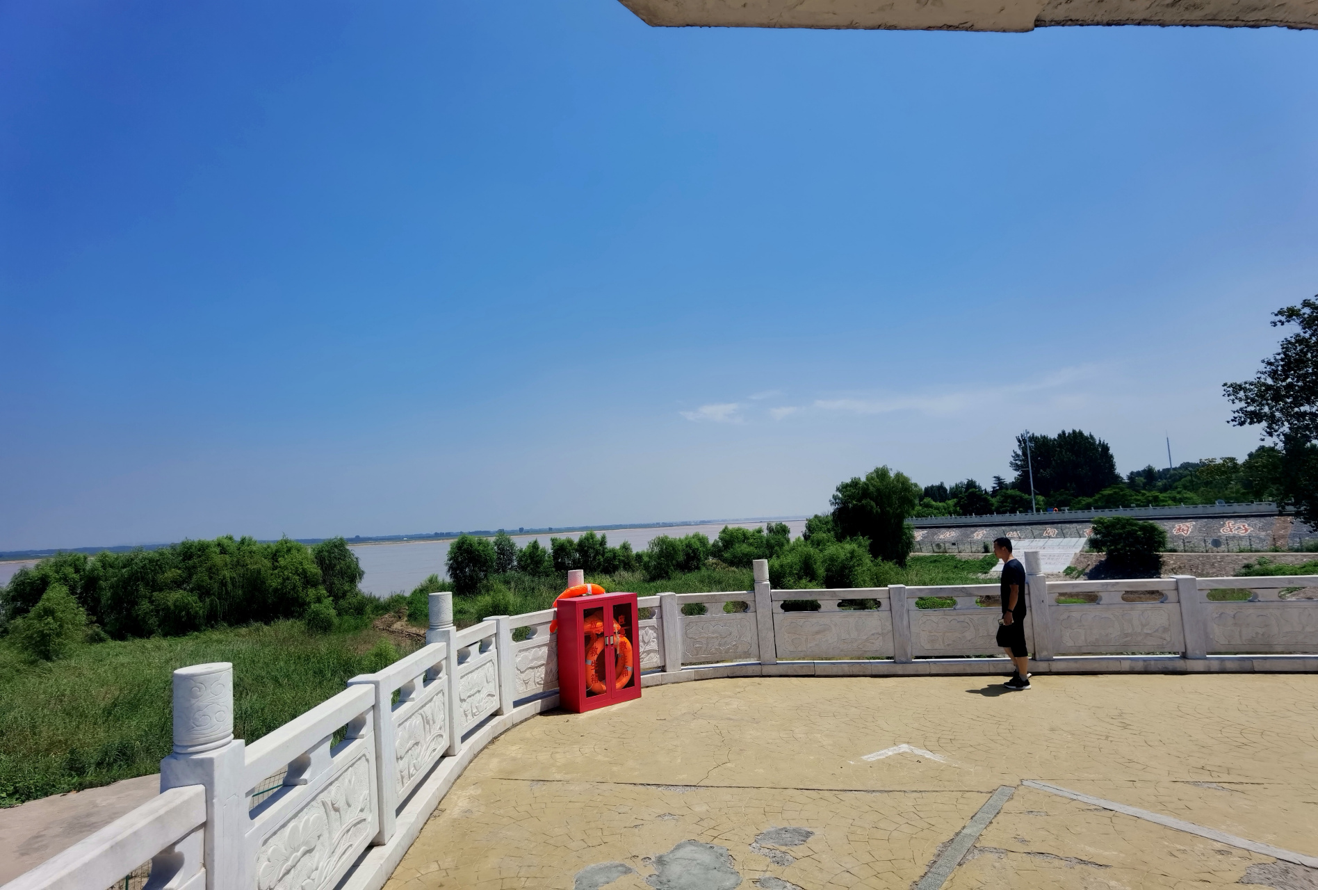 黄河花园口景区,避暑游玩的好地方之一,同时可以见证母亲河上的那道