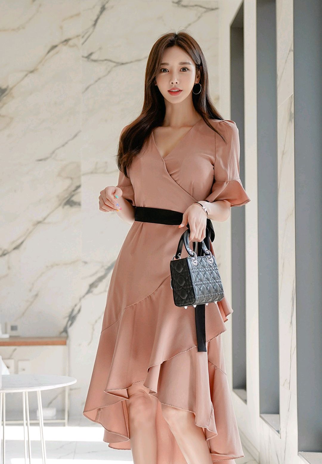 孙允珠:麂皮雪茄泛棕纯黑系带仙女裙