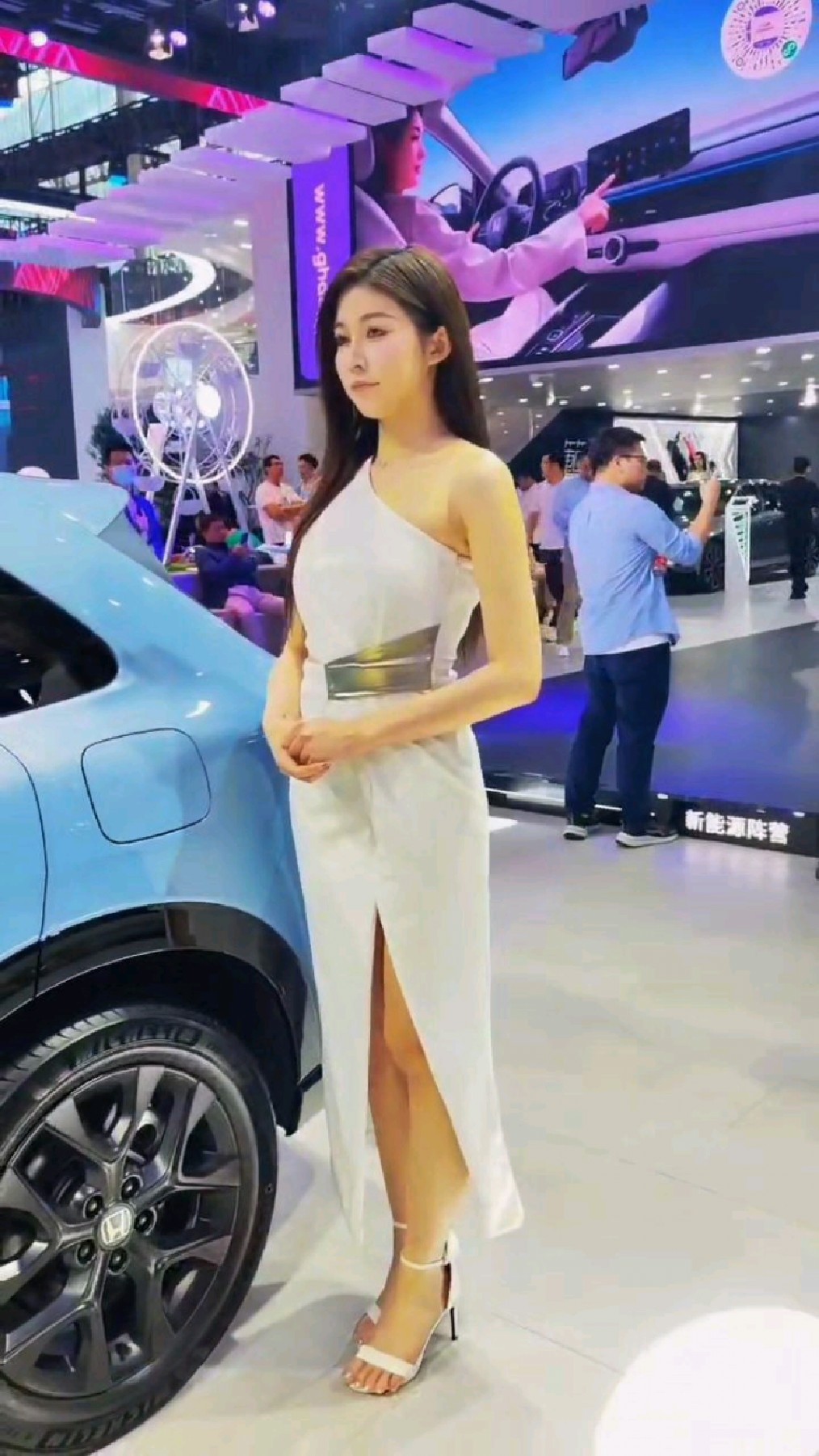 网红车模 刘婷,真是百看不厌的一位大美女