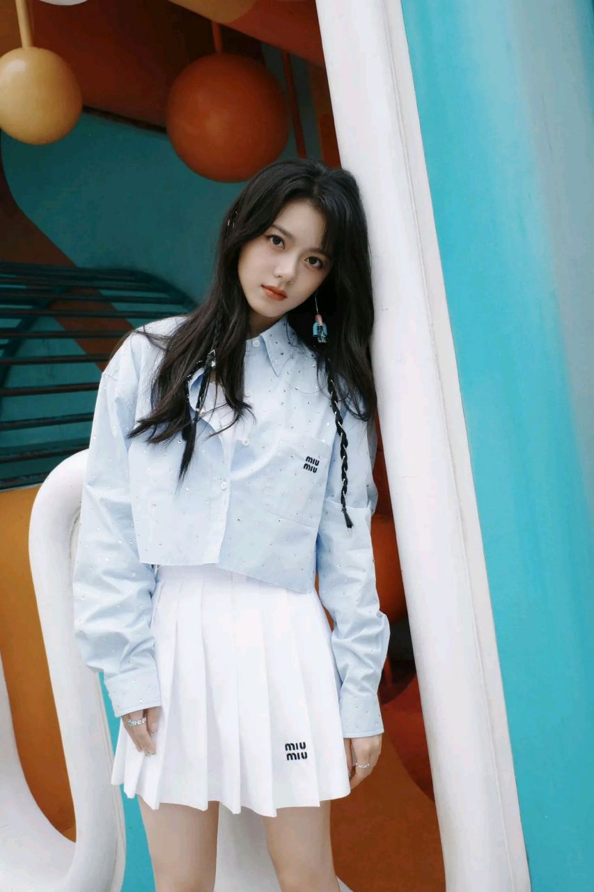 赵今麦的妆是谁画的?这个造型,看动图还以为是抖音那个奥黛丽厚本.